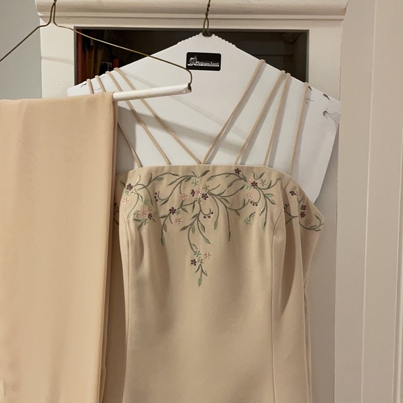 Parisline Set with Shawl - Picture 2 of 6